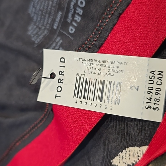 Torrid - Cotton Mid-Rise Hipster Panty in Pucker Up, Rich Black & Red - Picture 6 of 8